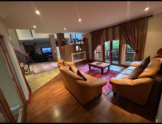 4 BEDROOM FREESTANDING FOR SALE IN RUIMSIG AH